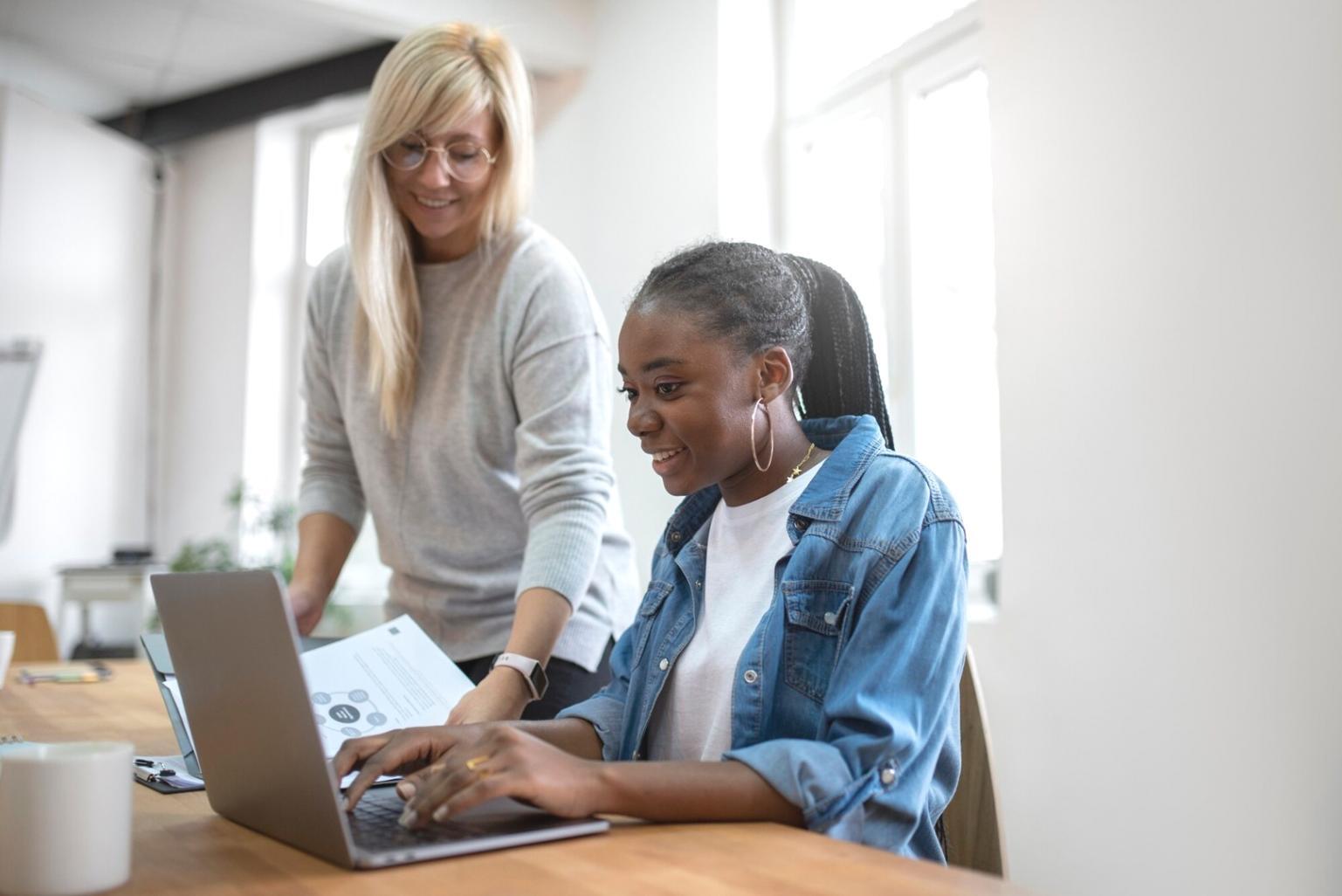Interface de formation avec données financières interactives